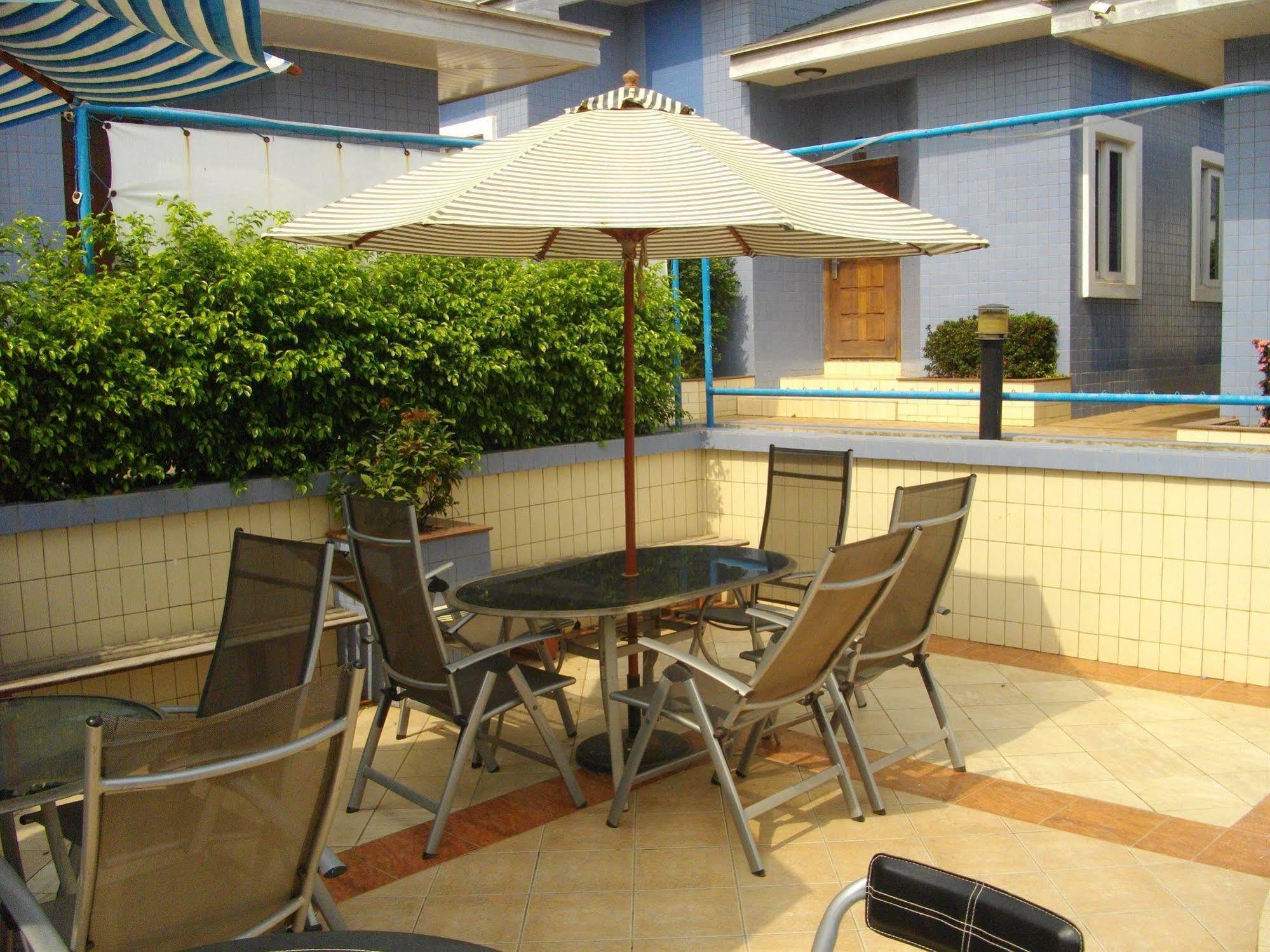De Holiday Beach Hotel Kokrobite Eksteriør billede